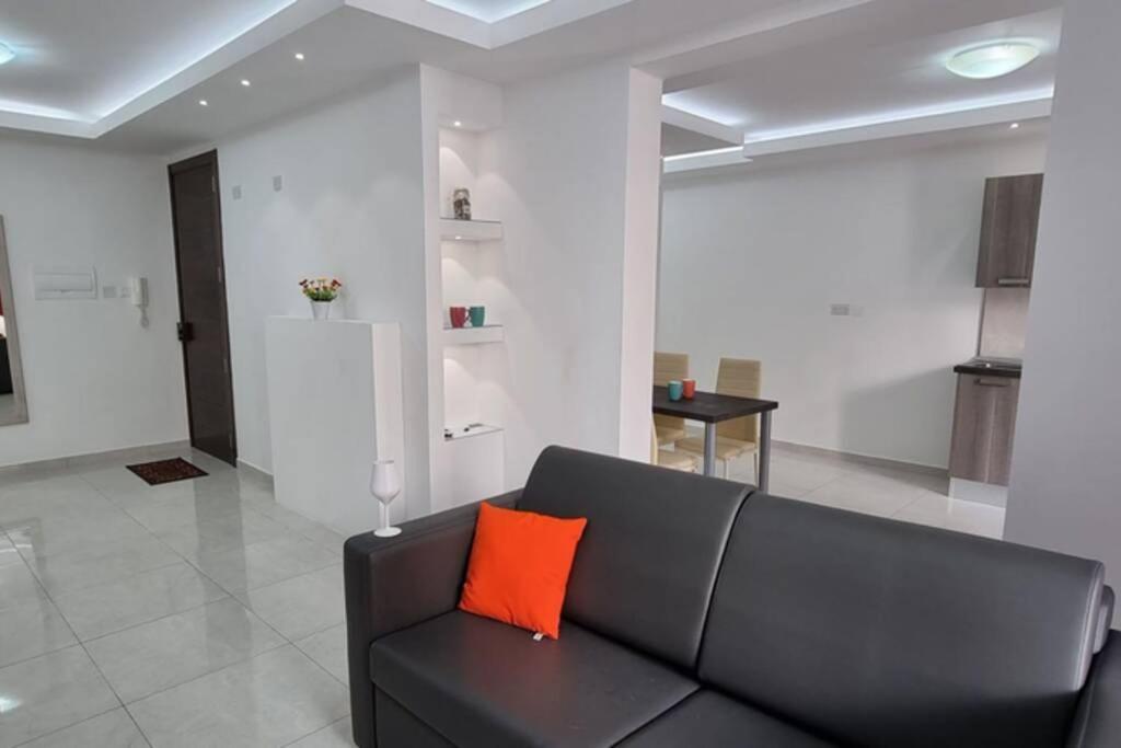 Seaview 2 Double Bedroom Modern Apartment St. Paul's Bay Bagian luar foto